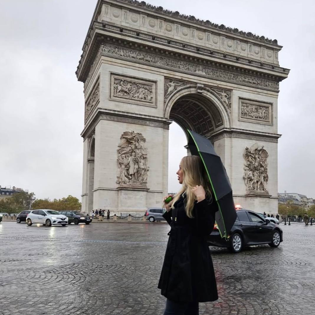 Arc de Triomphe in Paris with porphyry paving
